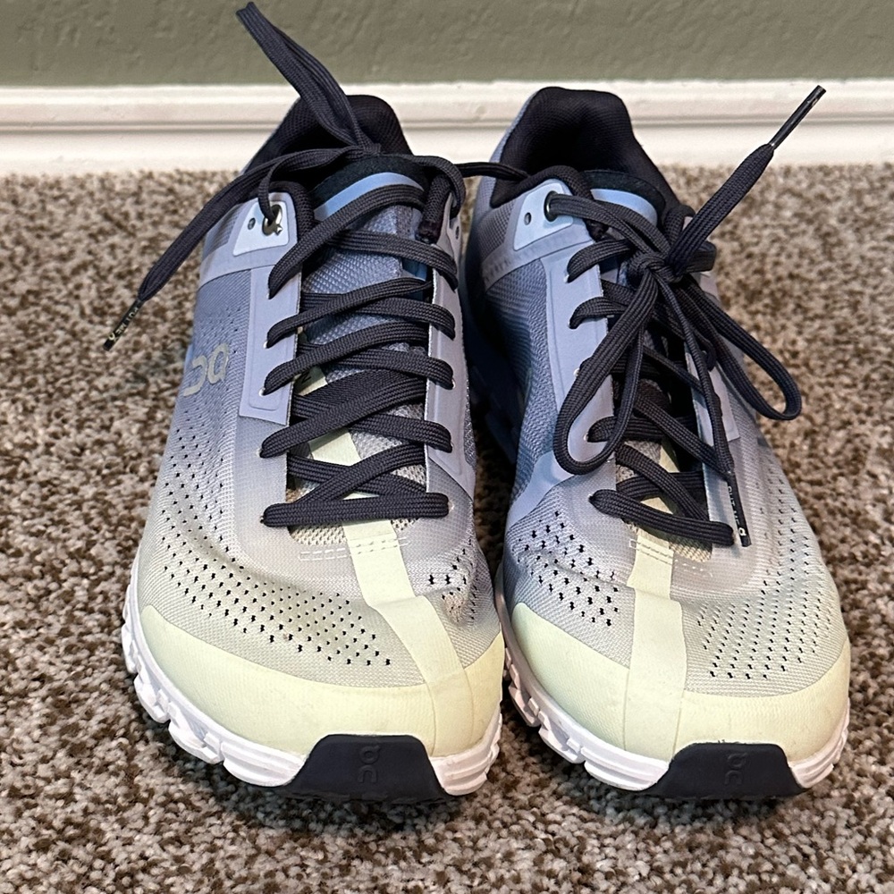 On Cloud Tennis Shoes sz 7.5